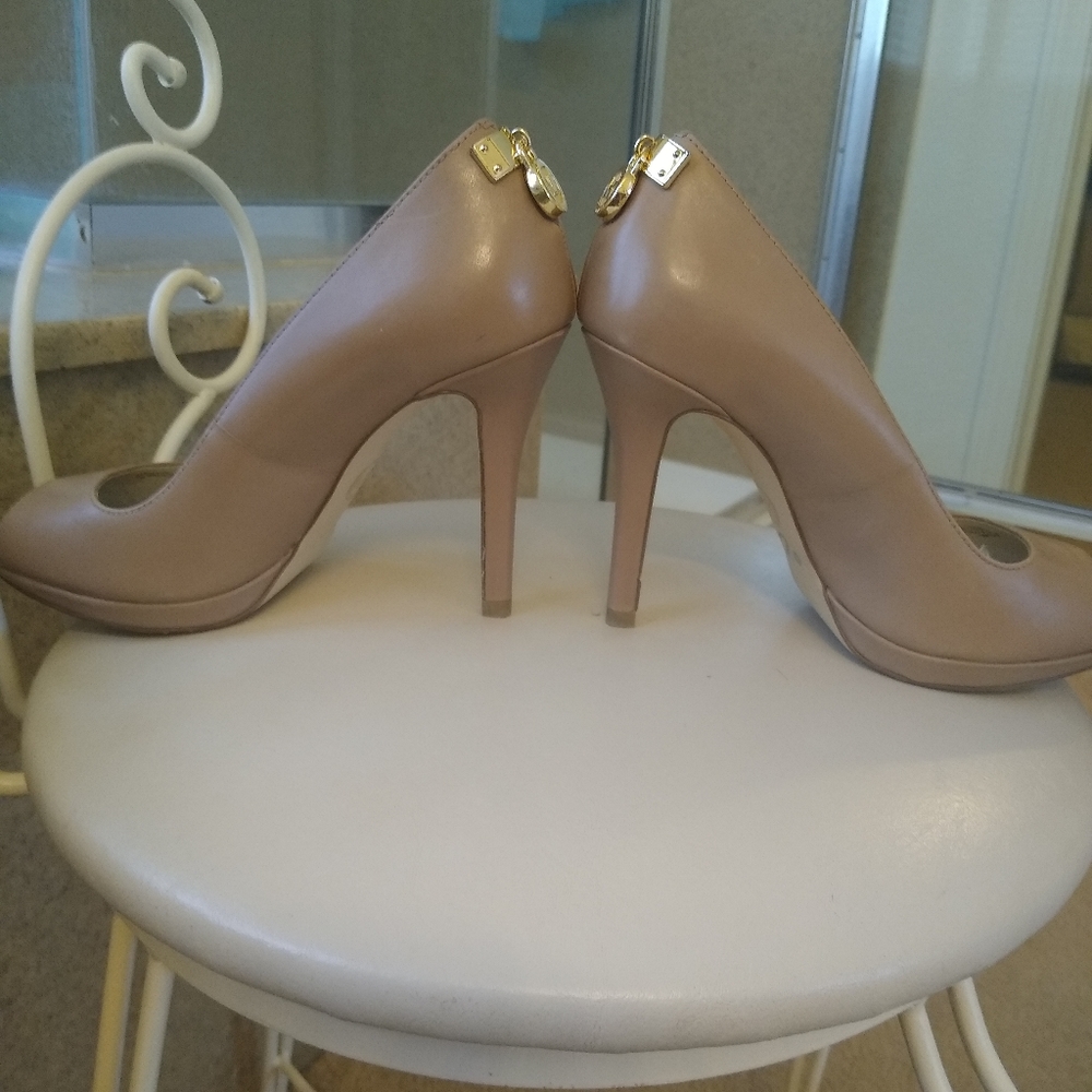 Shoes - Picture 2 of 5